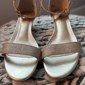Dream Pairs Gold Wedge Sandals with Ankle Strap and Glittery Front NWOT